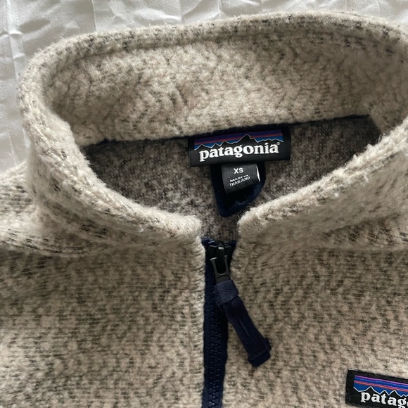 Patagonia XS women’s fleece. Quarter zip. Oatmeal and navy - Picture 2 of 4